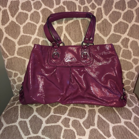 Handbags - Excellent Condition Coach Purse